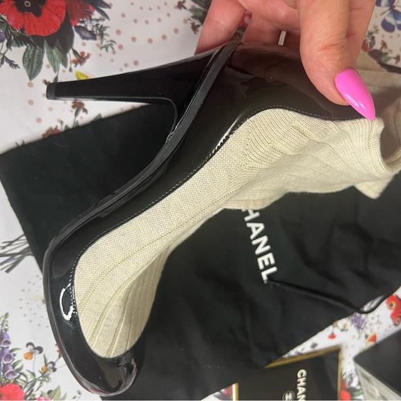 Chanel Ladies Shoes - Picture 3 of 16